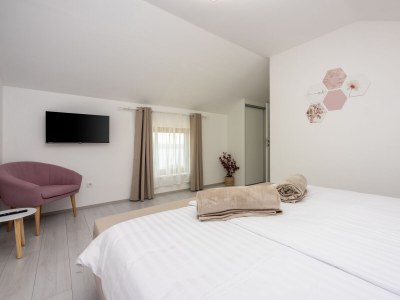 Villa Antani with heated pool, sauna & jacuzzi - Features photo 28