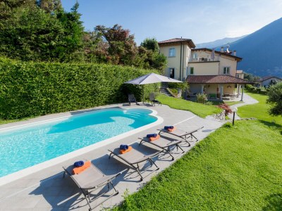Holiday house Villa Ulivi - Apartment 1 with Shared Pool in Laglio - Holiday house