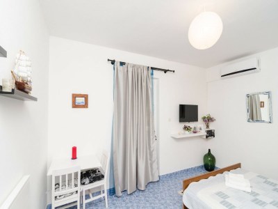 Apartment Apartments Vera - One-Bedroom Apartment with Terrace and Sea View (Rea) - Features photo 5