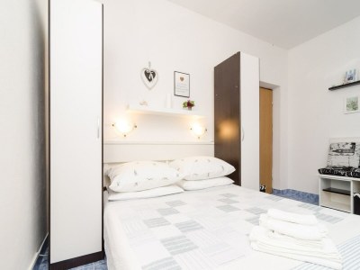 Apartment Apartments Vera - One-Bedroom Apartment with Terrace and Sea View (Rea) - Features photo 6