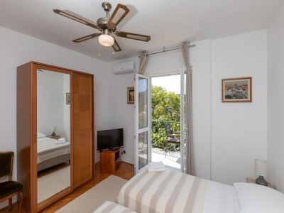 Apartment Begović Guest House - Two-Bedroom Suite with Balcony - Features photo 9