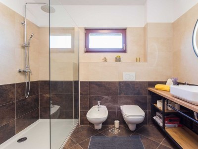 Apartment Cesare 5-Modern Apartment with Shared Pool - Features photo 41