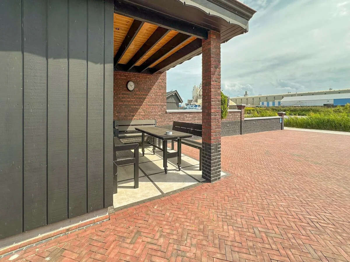 Holiday house Detached Home in Friesland by Canal - Outdoor photo 2