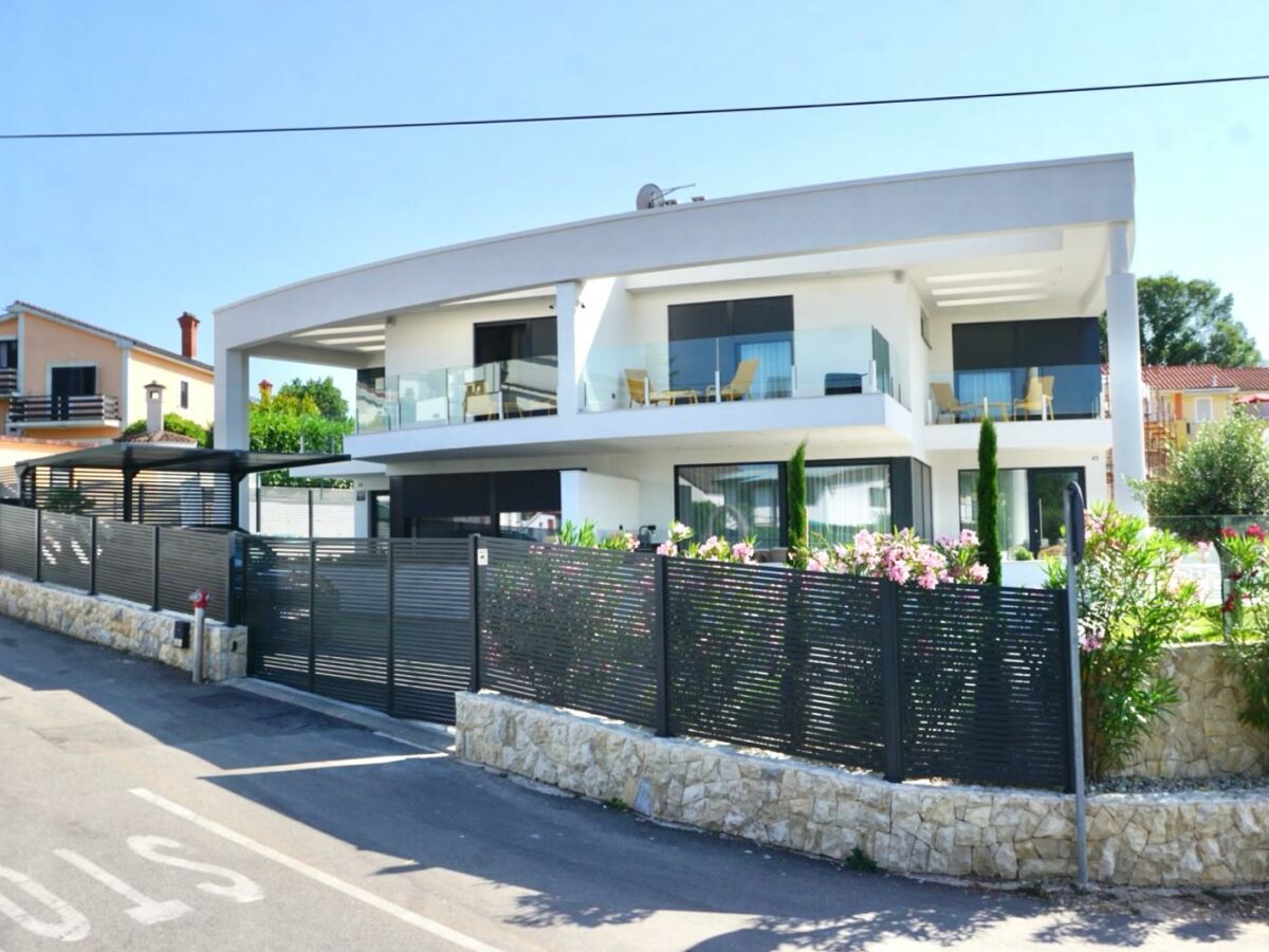 Villa Sarah with heated pool - Outdoor photo 5