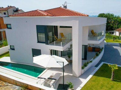 Villa Sarah with heated pool - Outdoor photo 3