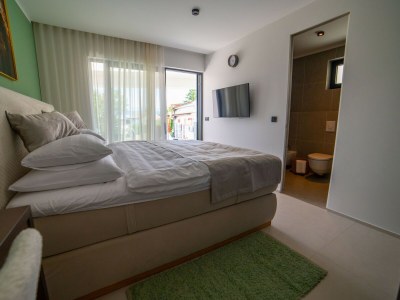 Villa Sarah with heated pool - Features photo 34