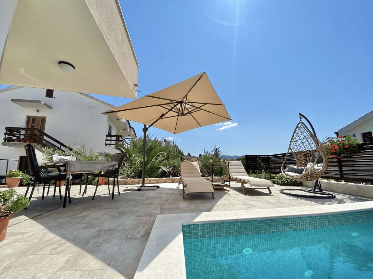 Holiday house No title