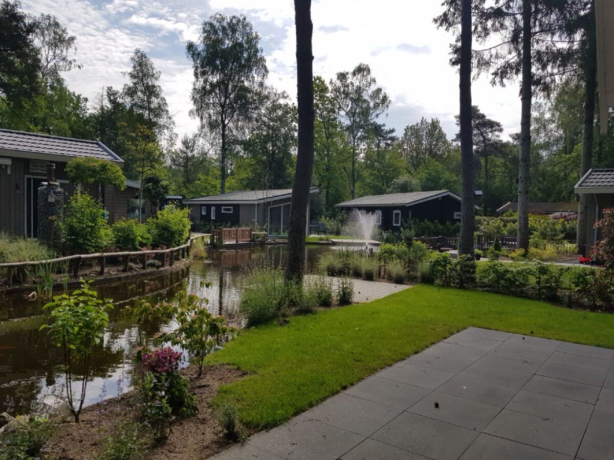 Holiday park Chalet in Hoenderloo am Teich, 4 PAX Von Belvilla - Outdoor photo 2