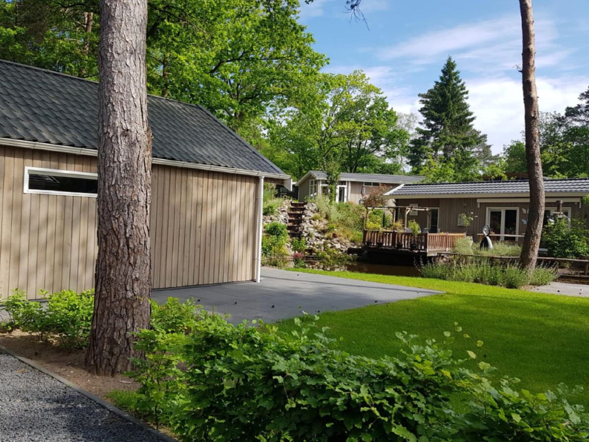 Holiday park Chalet in Hoenderloo am Teich, 4 PAX Von Belvilla - Outdoor photo 4