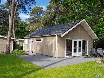 Holiday park Chalet in Hoenderloo am Teich, 4 PAX Von Belvilla - Outdoor photo 3