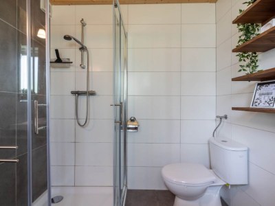 Holiday park Chalet in Hoenderloo am Teich, 4 PAX Von Belvilla - Features photo 9