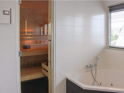 Holiday park Villa in Friesland mit Sauna und Whirlpool - Outdoor photo 39