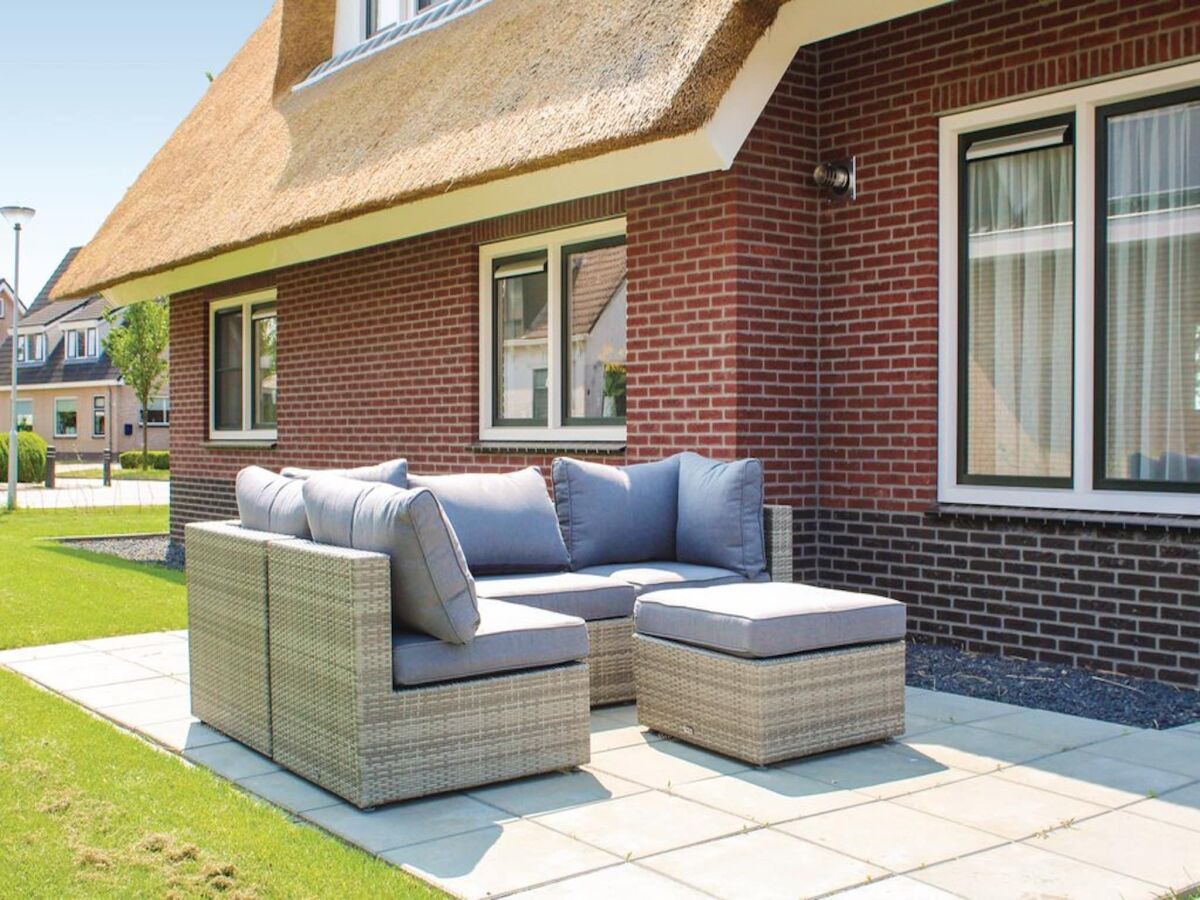 Holiday park Villa in Friesland with Waterfront Jetty - Outdoor photo 4