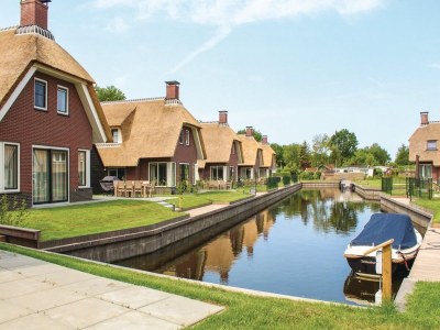 Holiday park Villa in Friesland with Waterfront Jetty - Outdoor photo 3