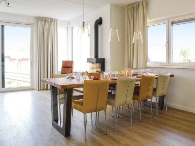 Holiday park Villa in Friesland with Waterfront Jetty - Features photo 11