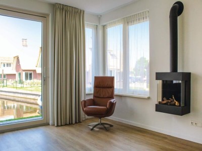 Holiday park Villa in Friesland with Waterfront Jetty - Features photo 16