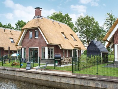 Holiday park Villa in Friesland mit Wassersteg in Idskenhuizen - Holiday park
