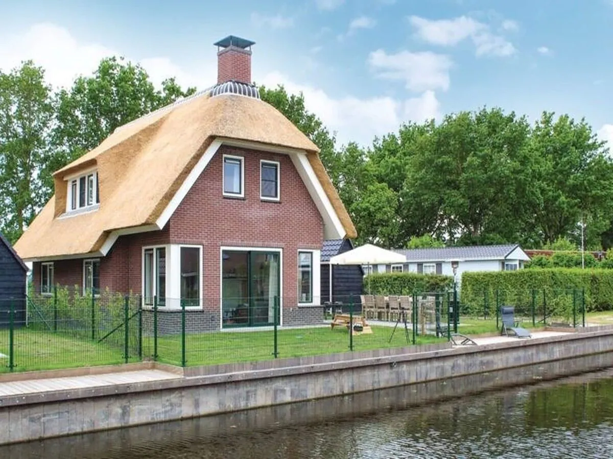 Holiday park Villa in Idskenhuizen mit Steg für 10 Von Belvilla