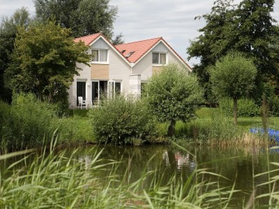 Holiday park Nice holiday home on the water in Friesland - Outdoor photo 3