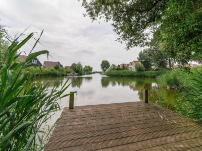 Holiday park Nice holiday home on the water in Friesland - Outdoor photo 6