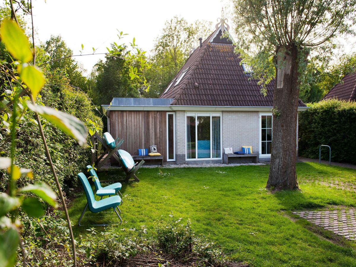 Holiday house Bungalow near De Alde Feanen Reserve - Outdoor photo 2