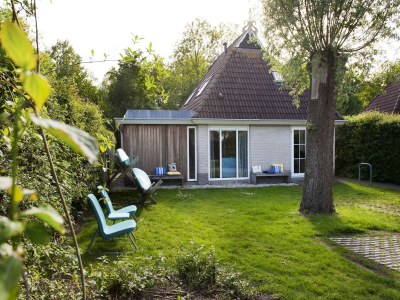 Holiday house Bungalow near De Alde Feanen Reserve - Outdoor photo 8