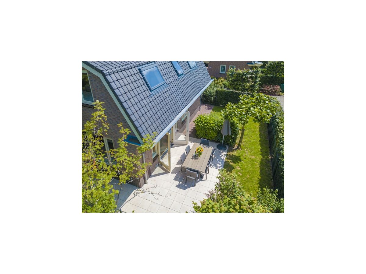 Holiday park Holiday Home in Noordwijk with Sunny Garden - Outdoor photo 2