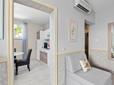 Apartment Lady M White - Balcony and Sea View - Features photo 21