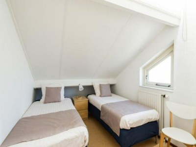 Holiday house Bungalow in Zeeland with Stunning Waterside Views - Features photo 6