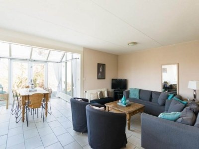 Holiday house Bungalow in Zeeland with Stunning Waterside Views - Features photo 9