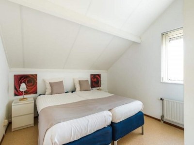 Holiday house Bungalow in Zeeland with Stunning Waterside Views - Features photo 10