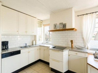 Holiday house Bungalow in Zeeland with Stunning Waterside Views - Features photo 11