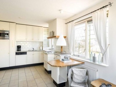 Holiday house Bungalow in Zeeland with Stunning Waterside Views - Features photo 13