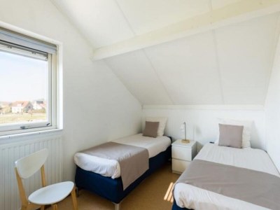 Holiday house Bungalow in Zeeland with Stunning Waterside Views - Features photo 15