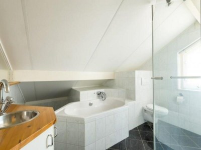 Holiday house Bungalow in Zeeland with Stunning Waterside Views - Outdoor photo 26