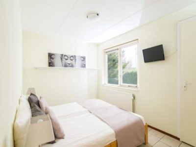 Holiday house Bungalow in Zeeland with Stunning Waterside Views - Outdoor photo 33