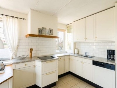 Holiday house Bungalow in Zeeland with Stunning Waterside Views - Outdoor photo 34