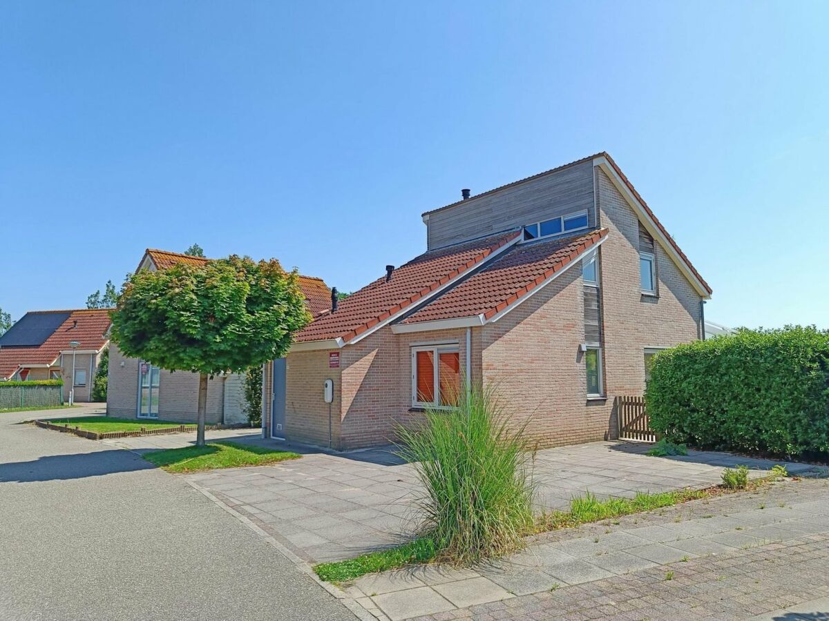 Holiday house Stilvolles Küstenhaus mit Anlegesteg