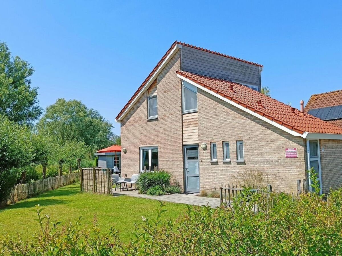 Holiday house Bungalow in Breskens with Private Jetty