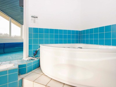 Holiday house Gemutliches Poolhaus am Meer -- By Traum Ferienwohnungen - Outdoor photo 23