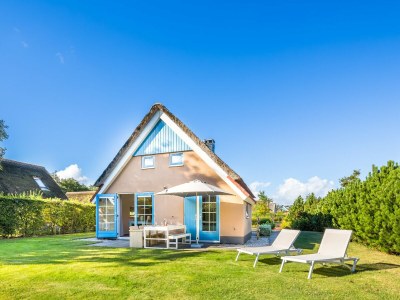 Holiday park Holiday Home on Texel with Spacious Garden in De Koog - Holiday park