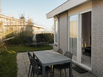 Holiday park Bungalow in Netherlands with Private Sauna - Outdoor photo 2