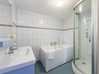 Holiday park Bungalow in Netherlands with Bubble Bath - Features photo 7