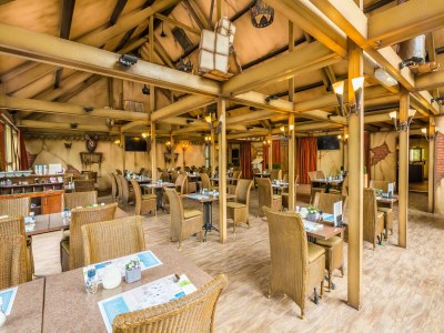 Holiday park Bungalow in Netherlands with Bubble Bath - Outdoor photo 34