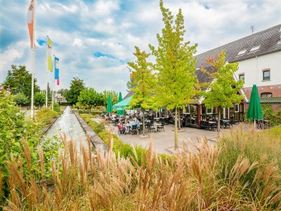 Holiday park Bungalow in Netherlands with Bubble Bath - Outdoor photo 39
