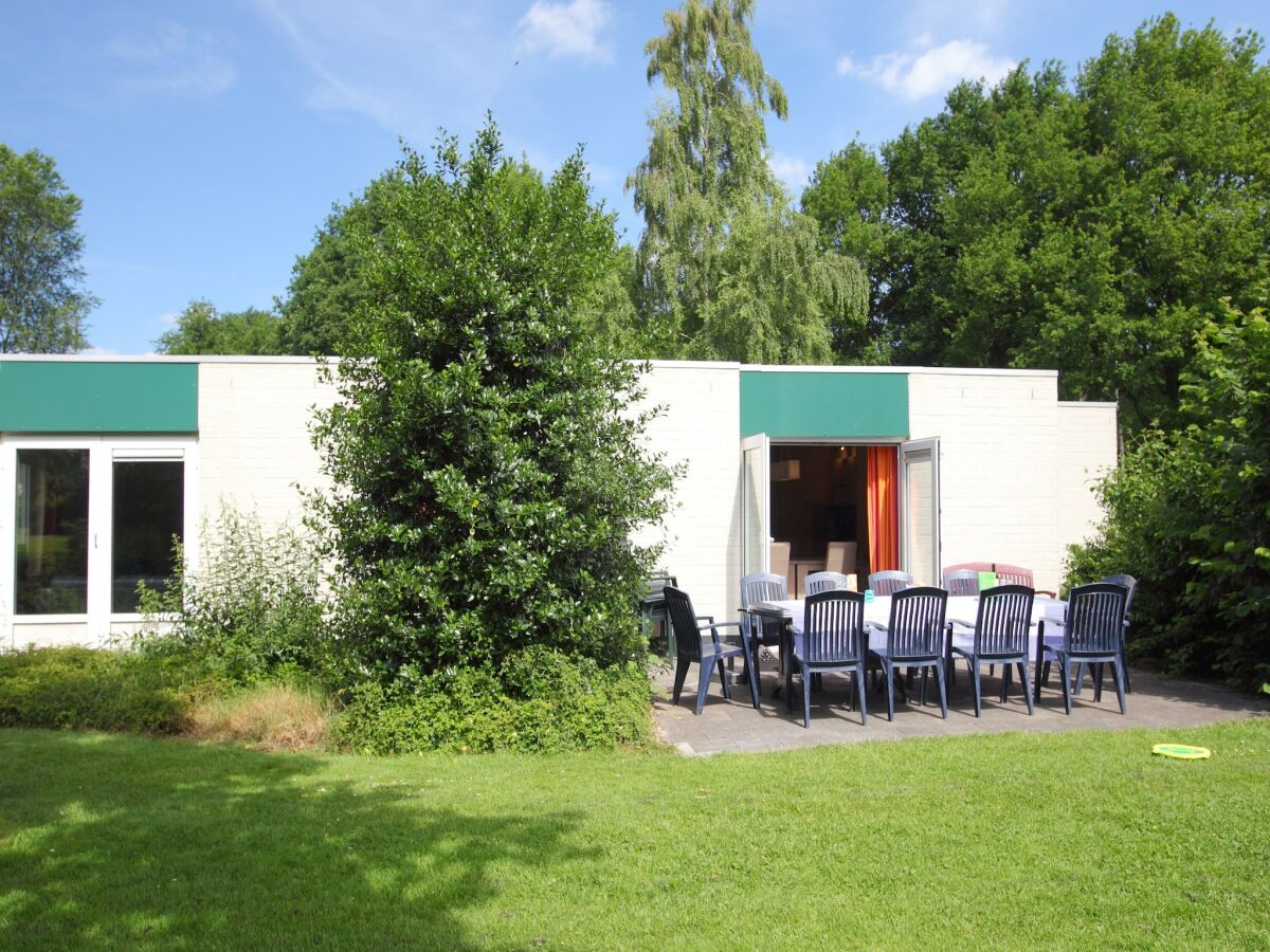 Holiday park Spacious bungalow near the Hunebedcentrum - Outdoor photo 3