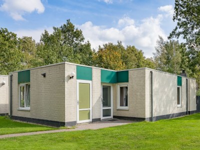 Holiday park Spacious bungalow near the Hunebedcentrum - Holiday park