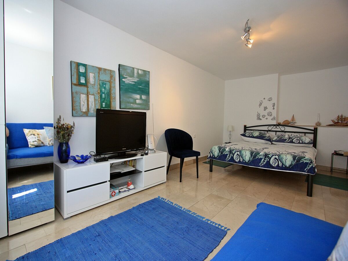 Apartment Apartment Zorica - One Bedroom Apartment with Terrace (ST) - Features photo 2