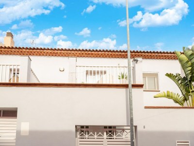 Holiday house Premium holiday home with private pool - Outdoor photo 9