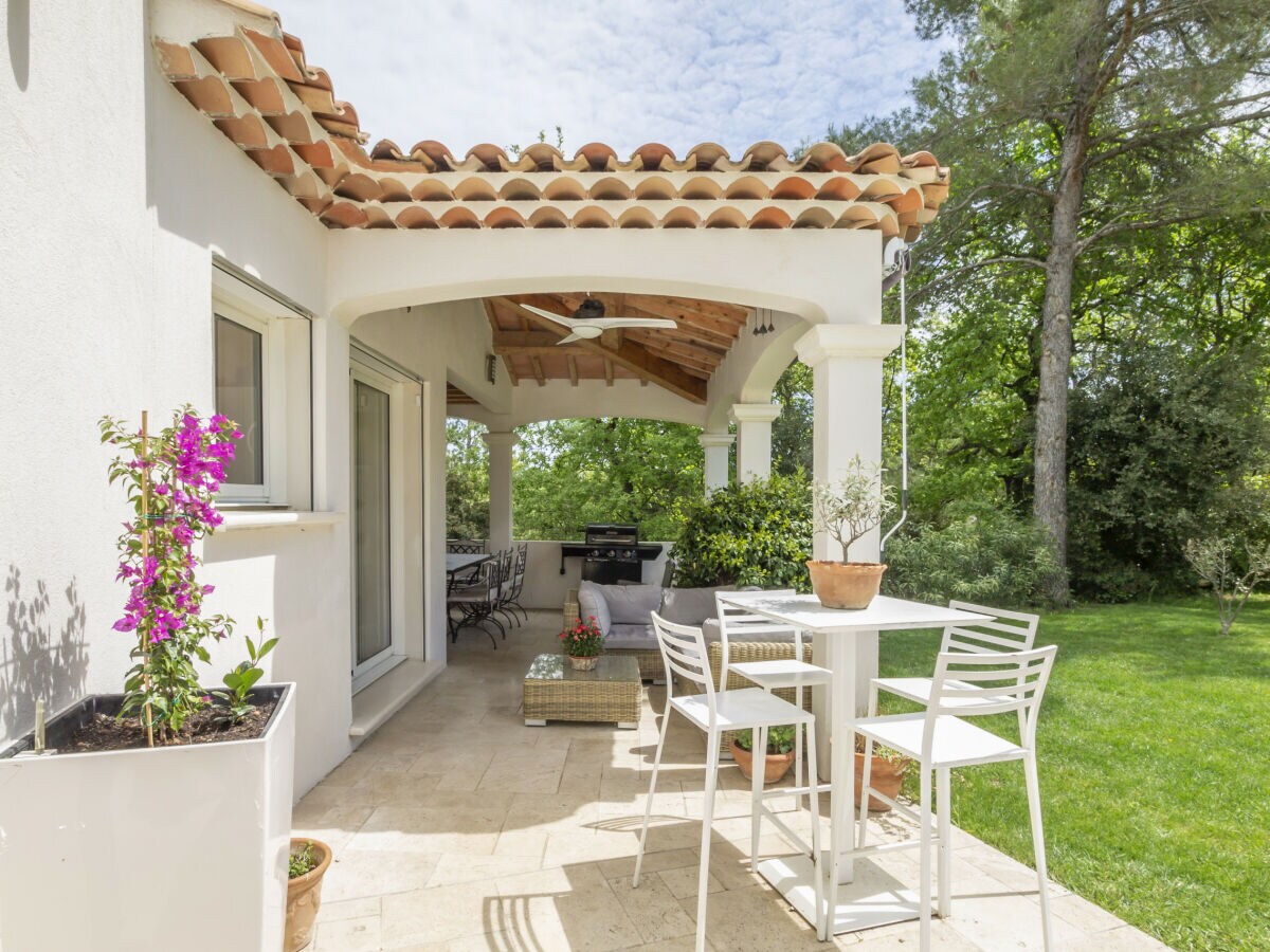 Villa Mas des Ecureuils (8p) with pool in Provence - Outdoor photo 2